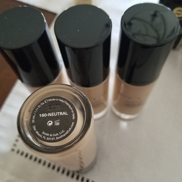 4 bottles of foundation - Picture 2 of 2
